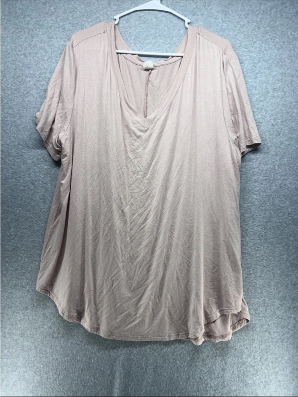 Everyday V-Neck Short Sleeve Tee in Light Blush